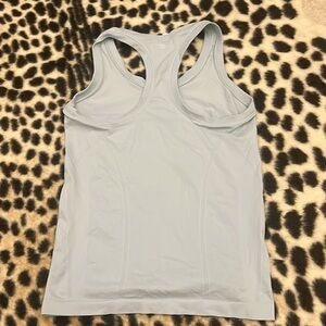 Athleta Momentum Seamless Tank medium dawn blue